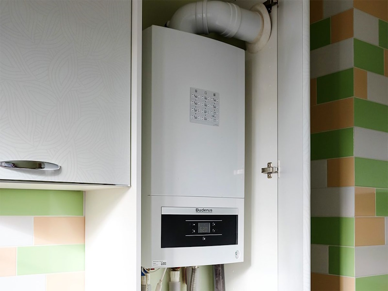 Газовый котел в кухонном гарнитуре